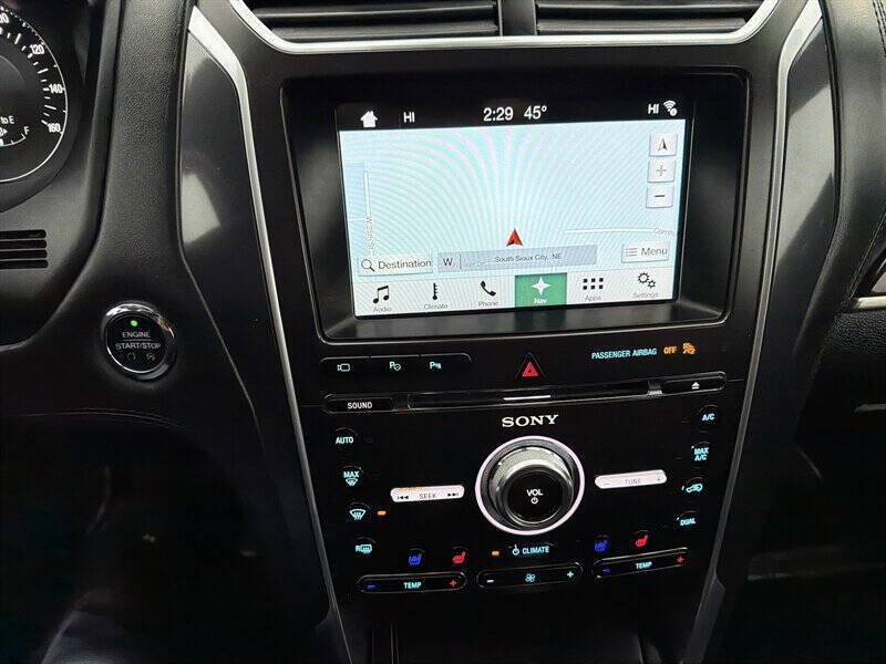 Used 2017 Ford Explorer Platinum image 18