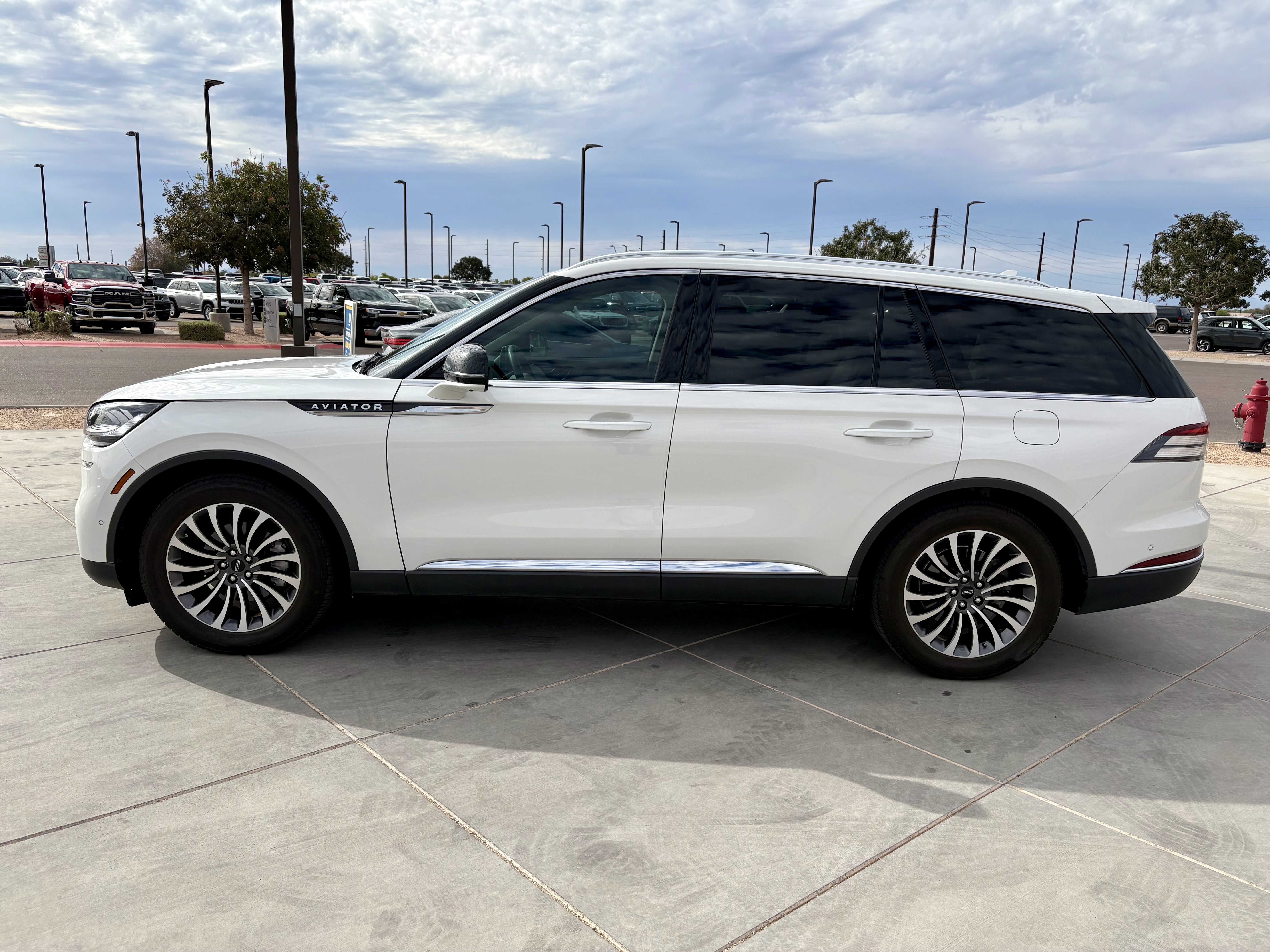 Used 2020 Lincoln Aviator Reserve w/ Equipment Group 201A image 2