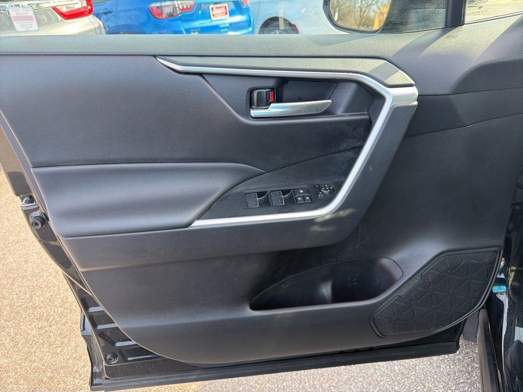 Used 2025 Toyota RAV4 XLE image 11