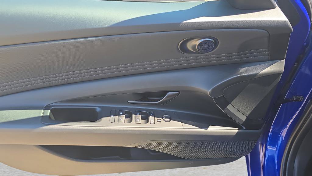 Certified 2025 Hyundai Elantra Sport FWD image 16