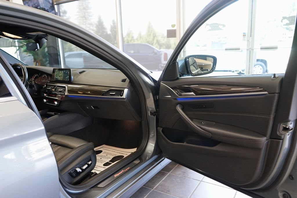 Used 2018 BMW 530i xDrive AWD/4WD image 45