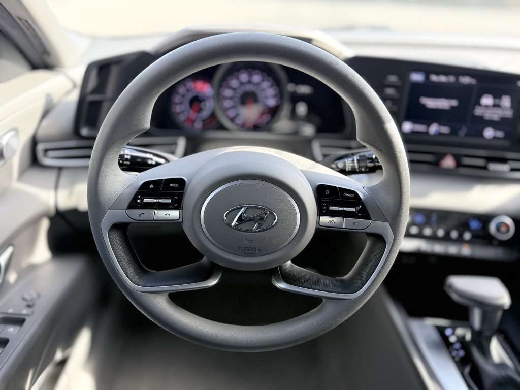 Used 2023 Hyundai Elantra SEL image 12
