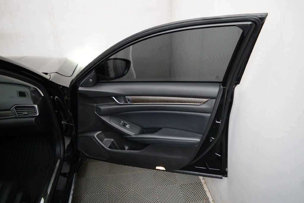 Used 2018 Honda Accord Touring image 16