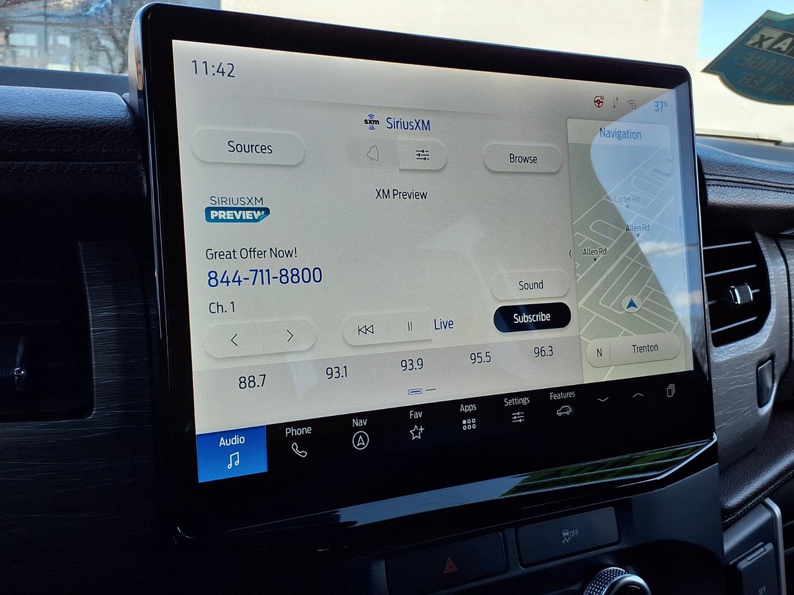 Used 2023 Ford Expedition Limited image 12