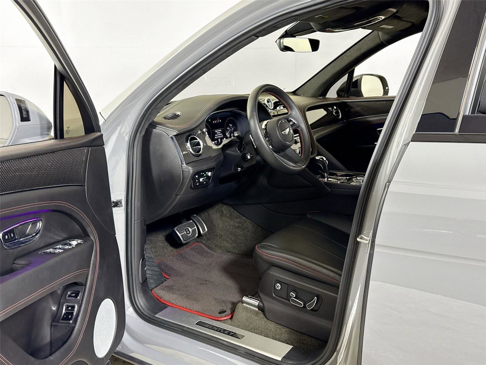 Used 2022 Bentley Bentayga image 13