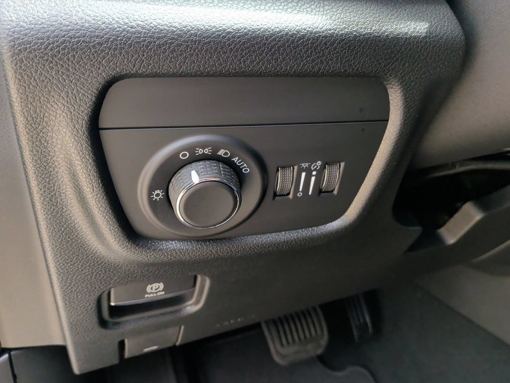 New 2026 Jeep Grand Cherokee Altitude RWD image 15