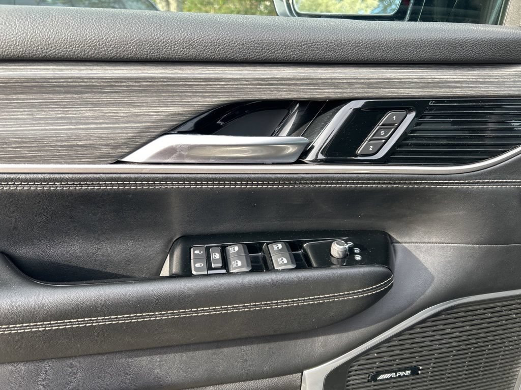 Used 2024 Jeep Wagoneer L Series II w/ Flexible Seating Group AWD/4WD image 17