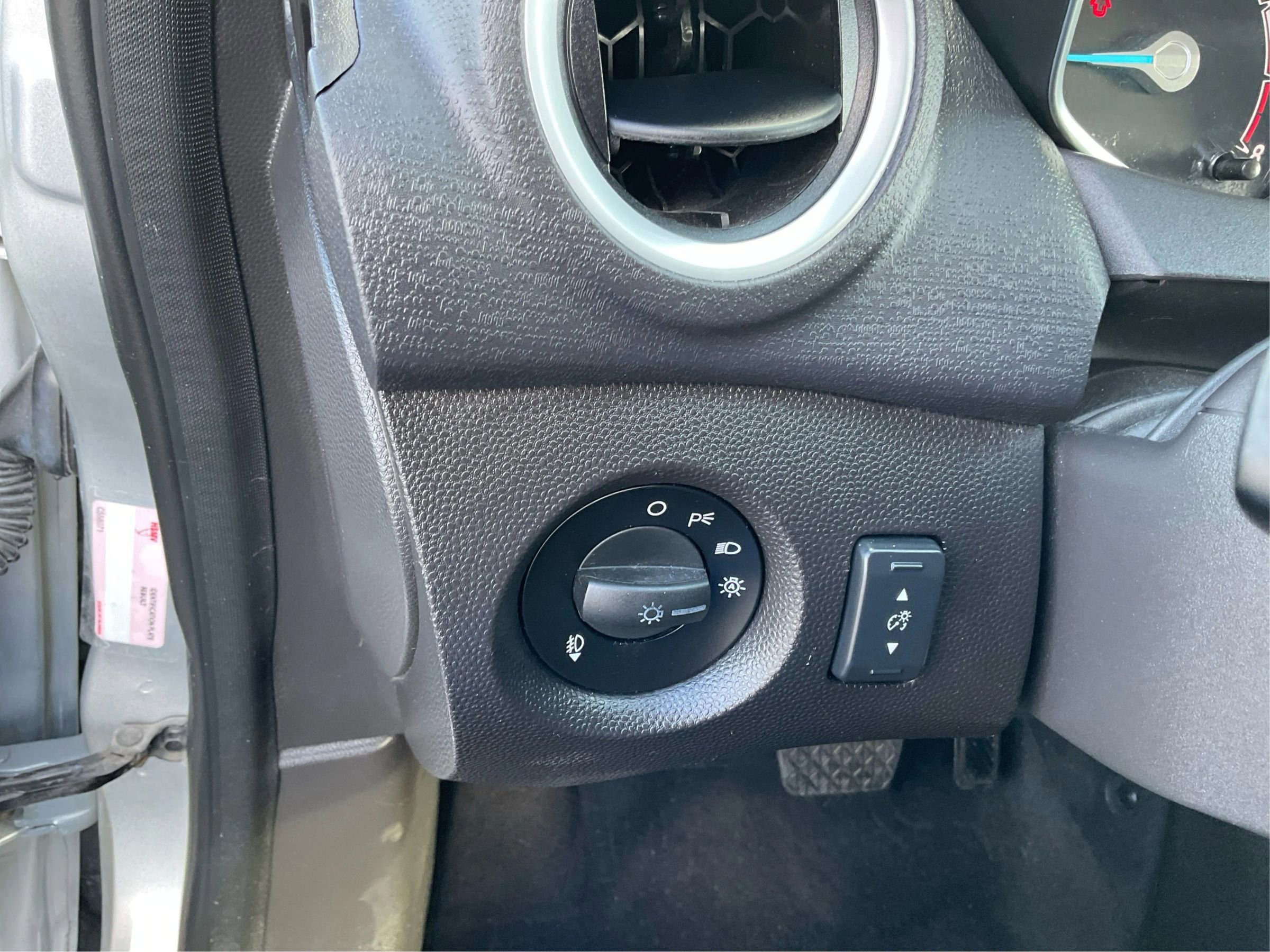 Used 2016 Ford Fiesta SE w/ Equipment Group 201A image 17