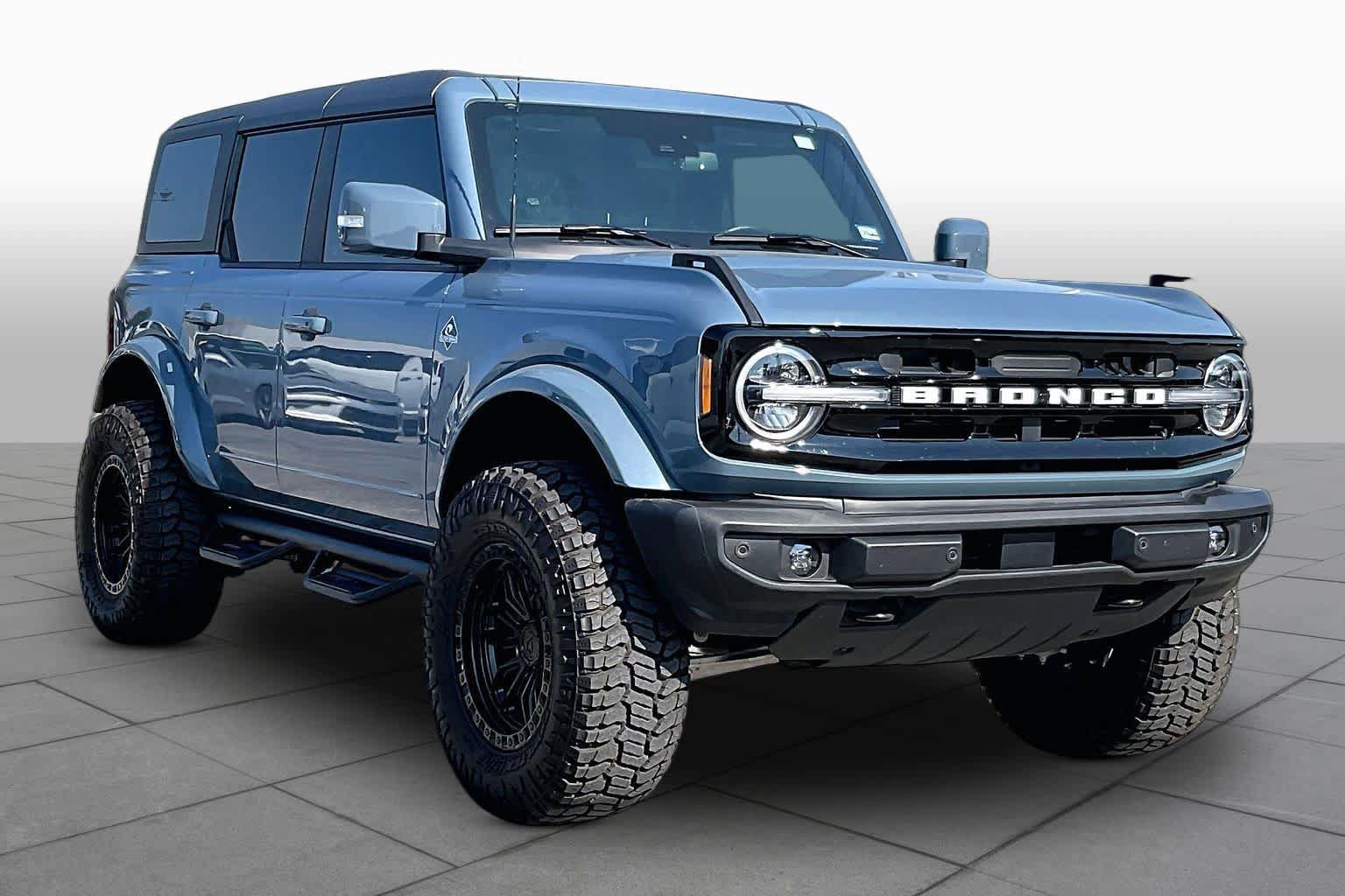 Used 2025 Ford Bronco Outer Banks AWD/4WD image 3