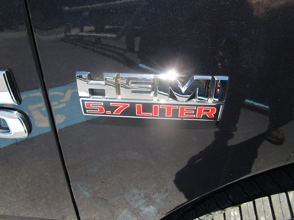 Used 2017 RAM 1500 SLT AWD/4WD image 10
