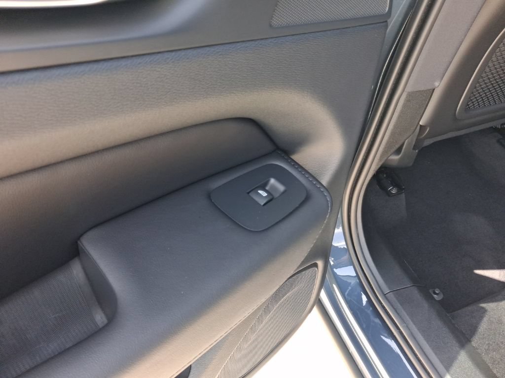 Certified 2024 Volvo XC60 B5 Plus AWD/4WD image 12