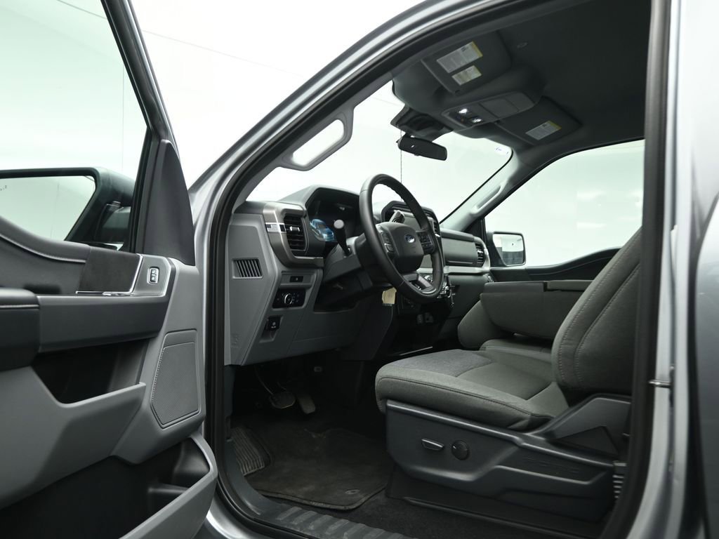 Used 2025 Ford F150 XLT w/ Equipment Group 301A Standard image 9