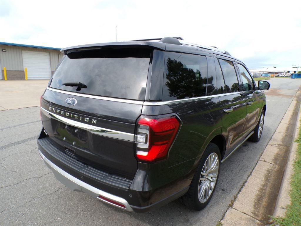 Used 2024 Ford Expedition Limited AWD/4WD image 7