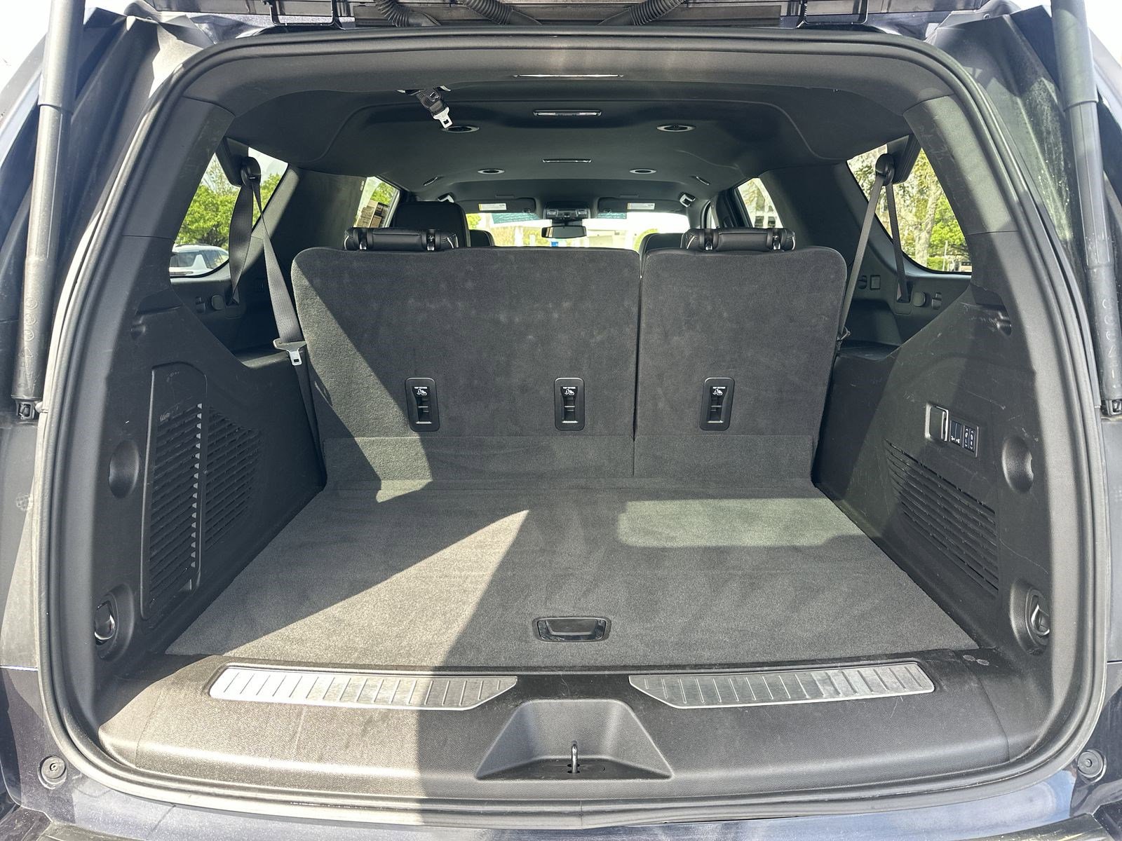 Used 2025 Chevrolet Suburban Premier RWD image 69