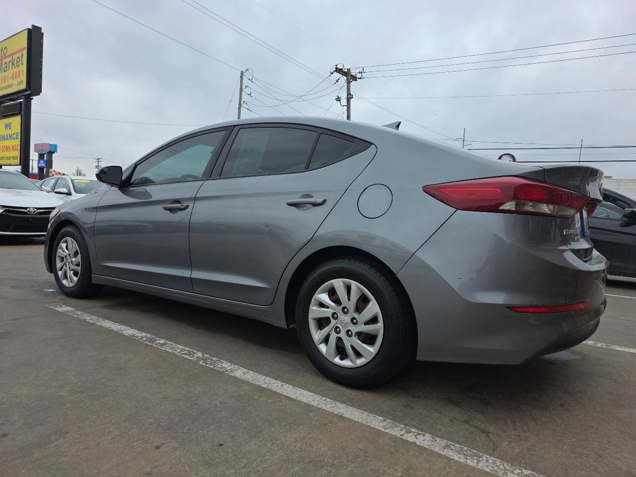 Used 2017 Hyundai Elantra SE image 7
