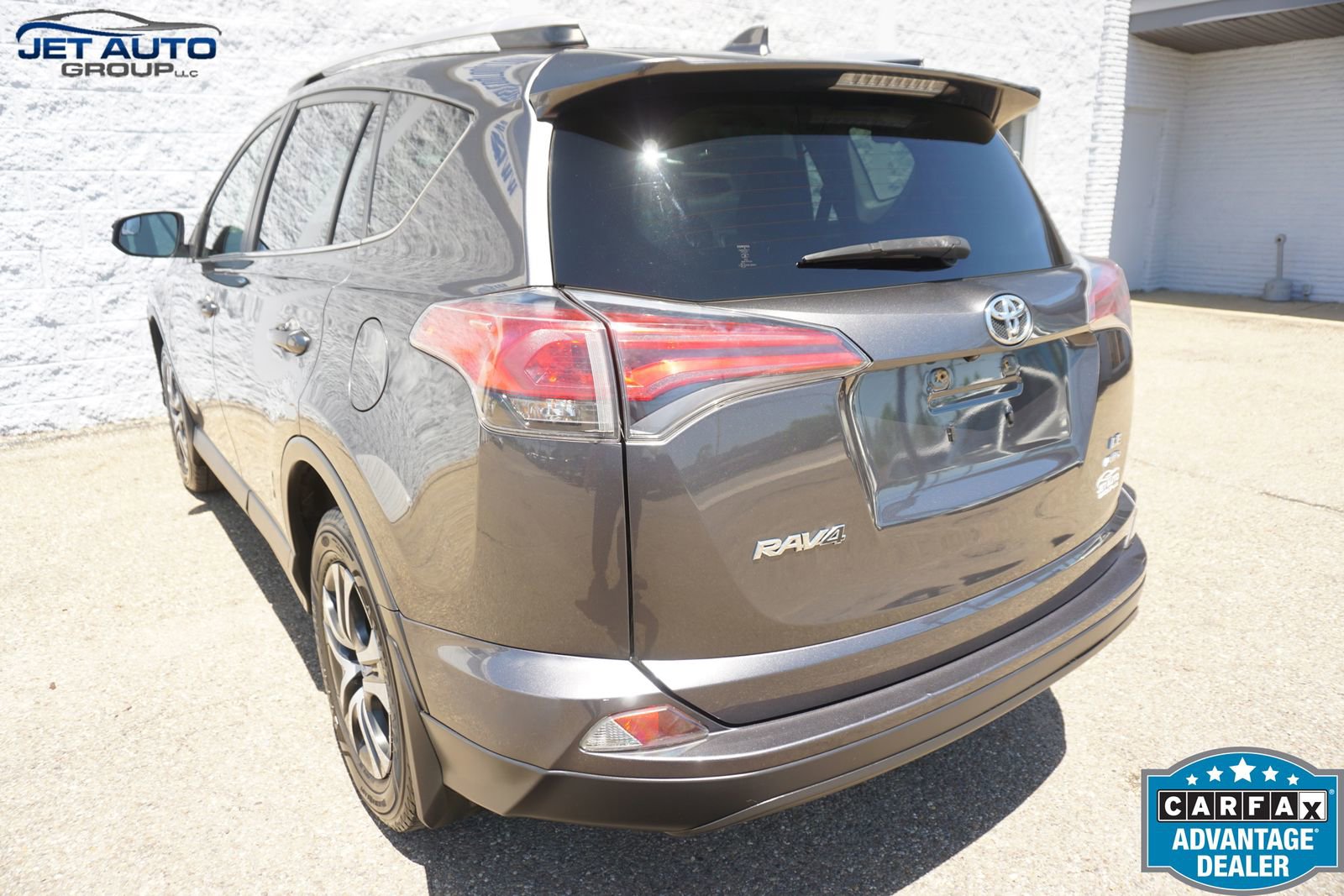 Used 2016 Toyota RAV4 LE AWD/4WD image 9