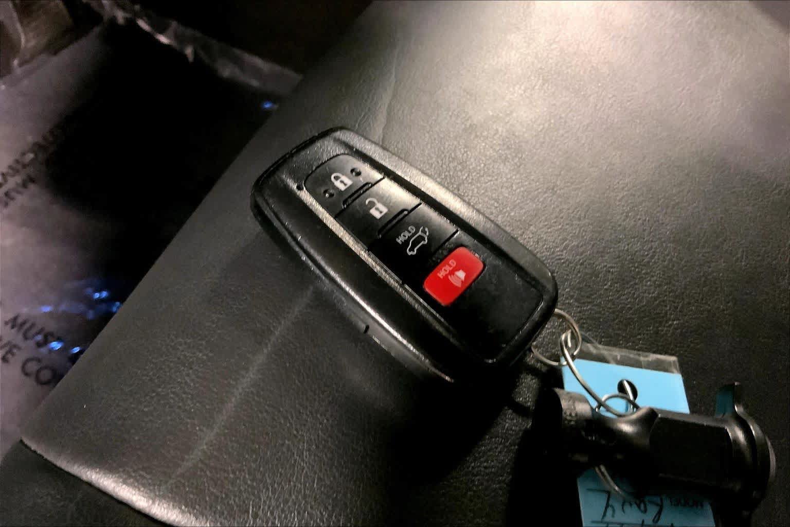 Used 2023 Toyota RAV4 XSE AWD/4WD image 15