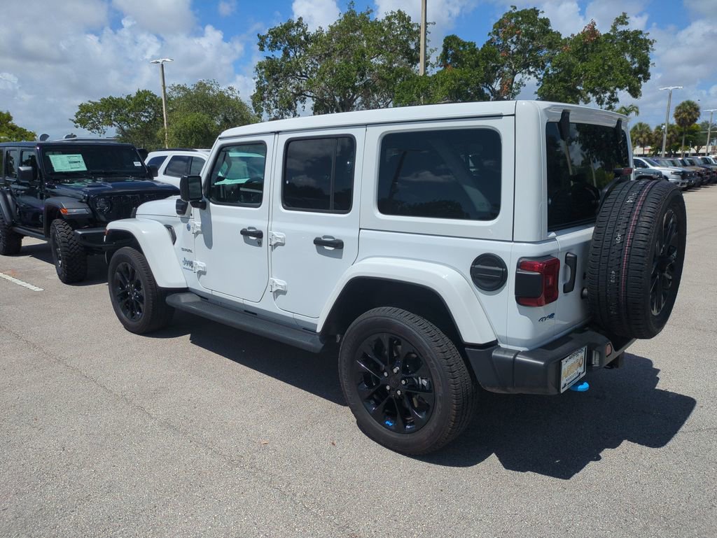 Used 2023 Jeep Wrangler Unlimited Sahara w/ Cold Weather Group AWD/4WD image 8