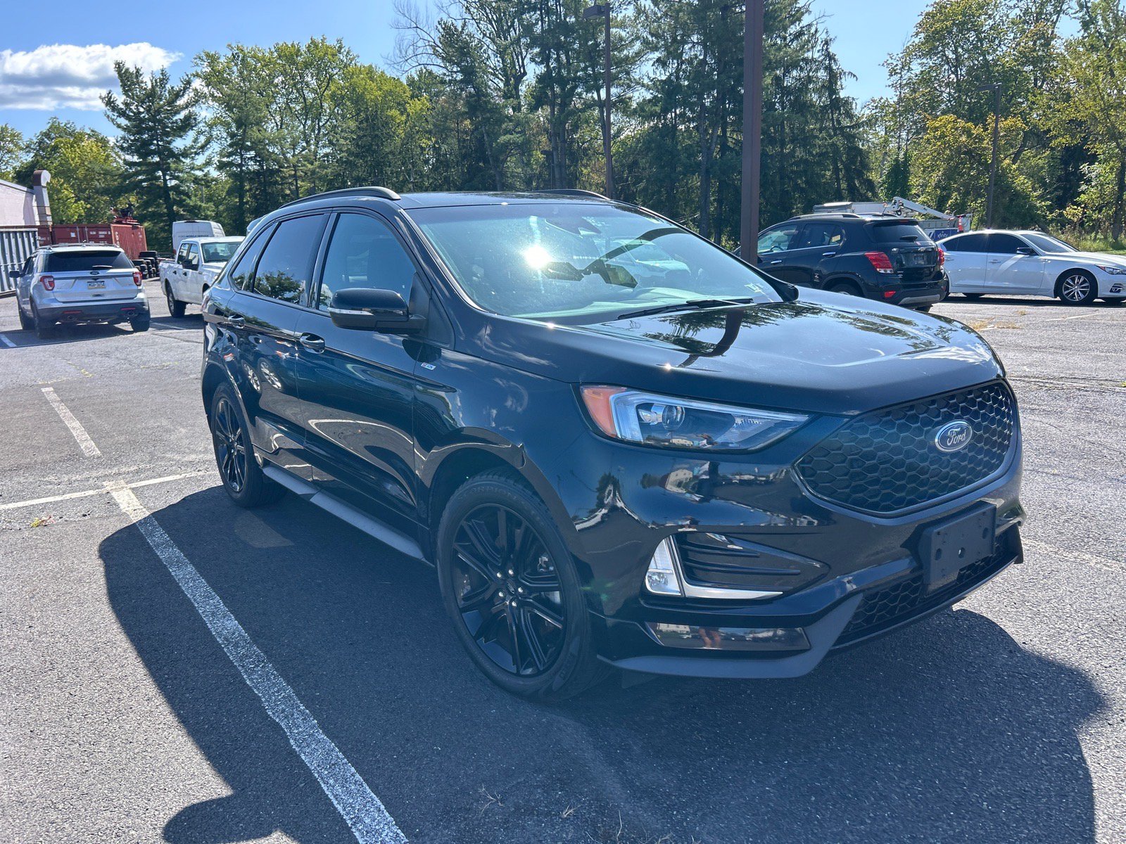 Used 2020 Ford Edge ST-Line w/ Cold Weather Package AWD/4WD image 3