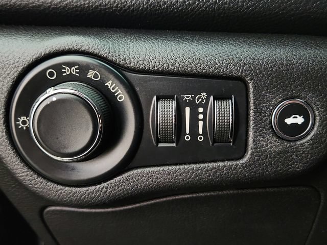 Used 2016 Chrysler 200 Limited w/ Anniversary Edition FWD image 17