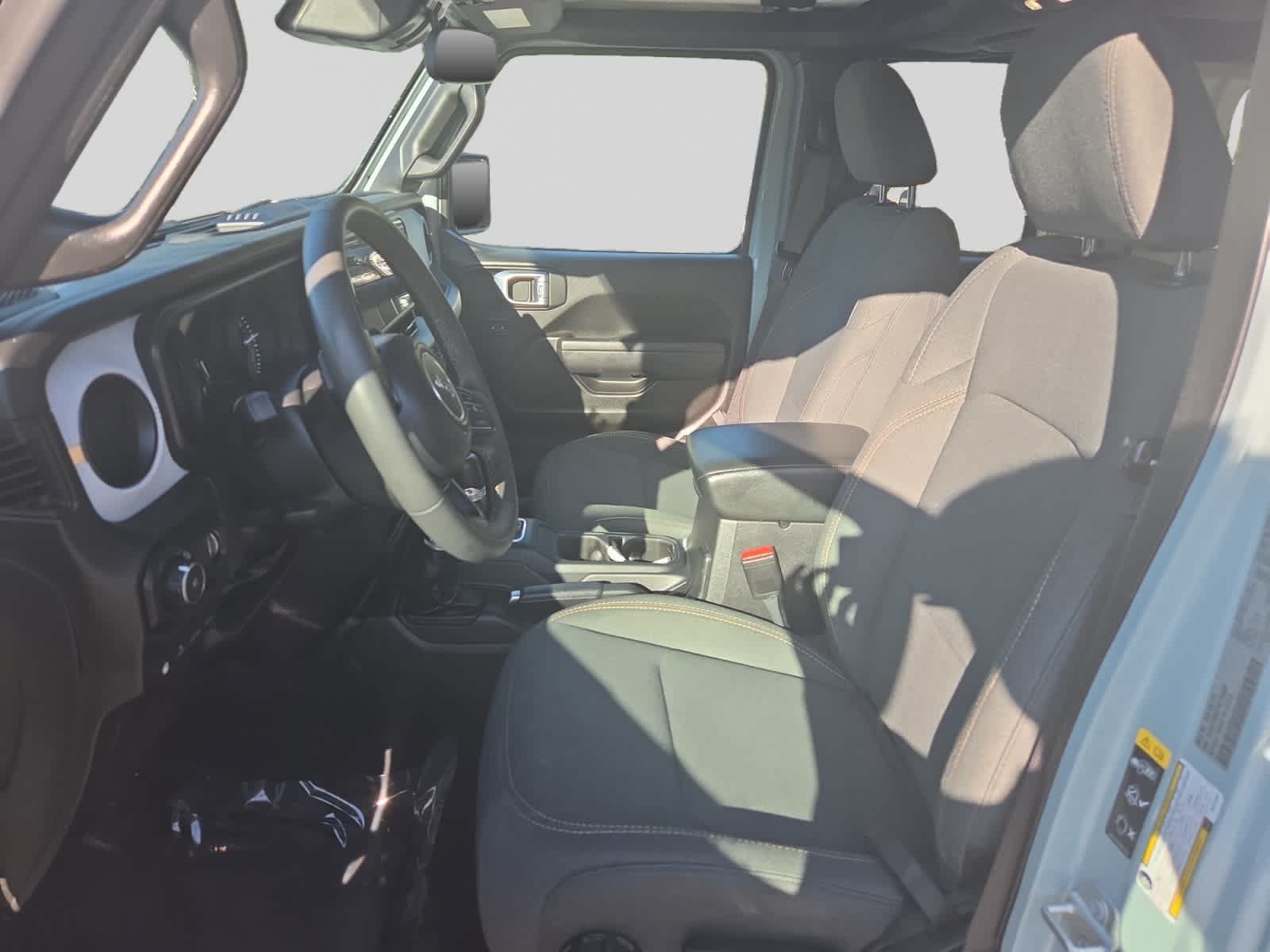 Used 2024 Jeep Wrangler Unlimited w/ Convenience Group AWD/4WD image 10