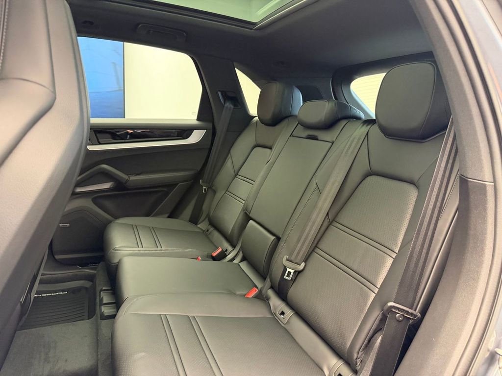 New 2026 Porsche Cayenne S AWD/4WD image 17