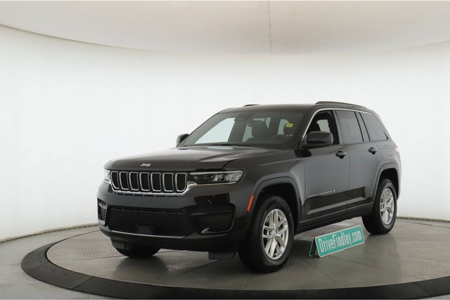 Used 2024 Jeep Grand Cherokee Laredo X w/ Trailer Tow Package image 10