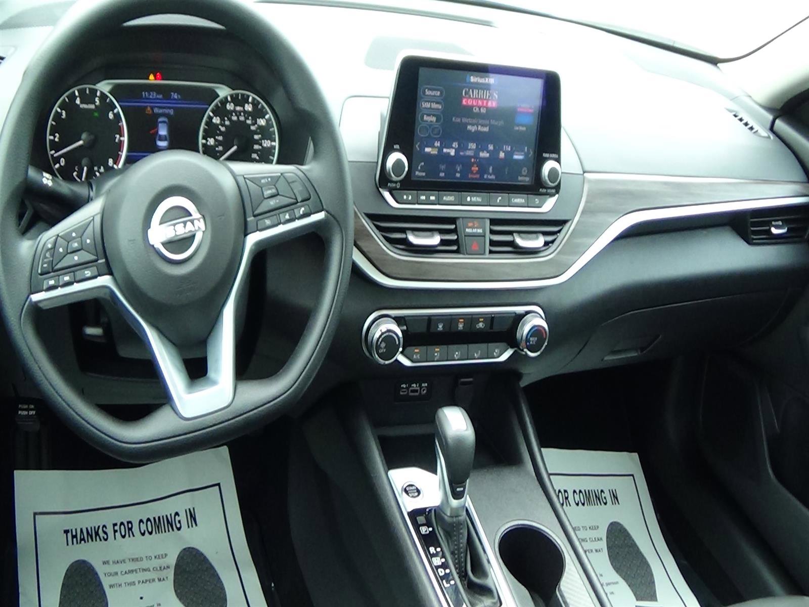Used 2025 Nissan Altima 2.5 SV FWD image 12