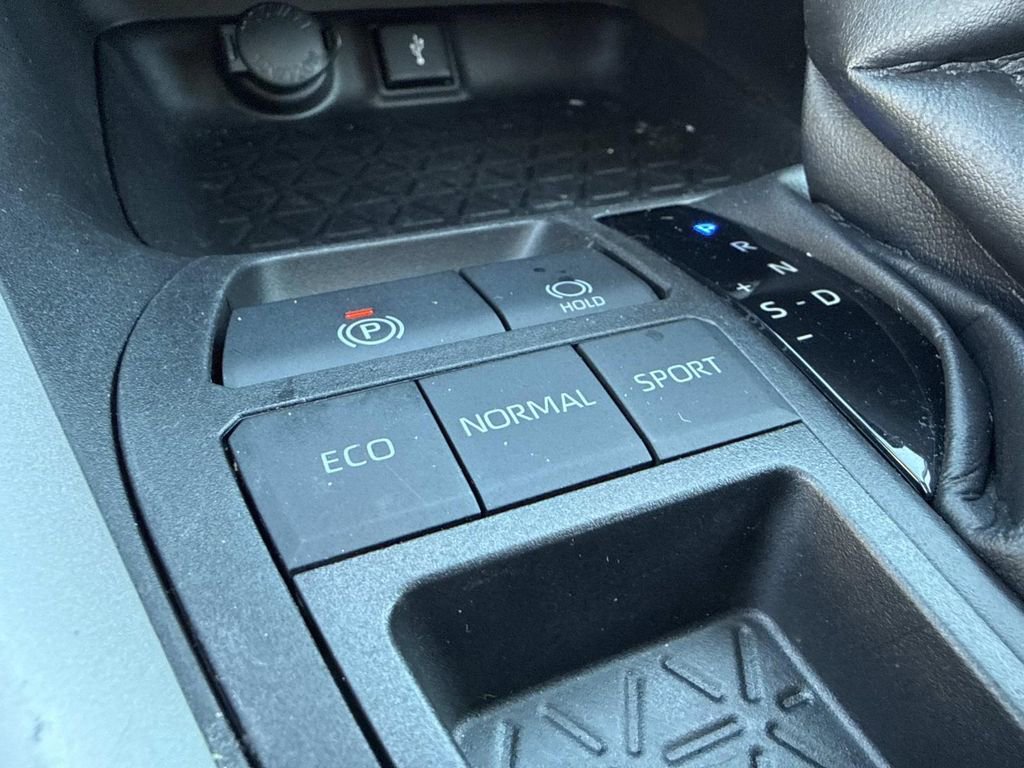Used 2022 Toyota RAV4 XLE w/ Convenience Package image 36