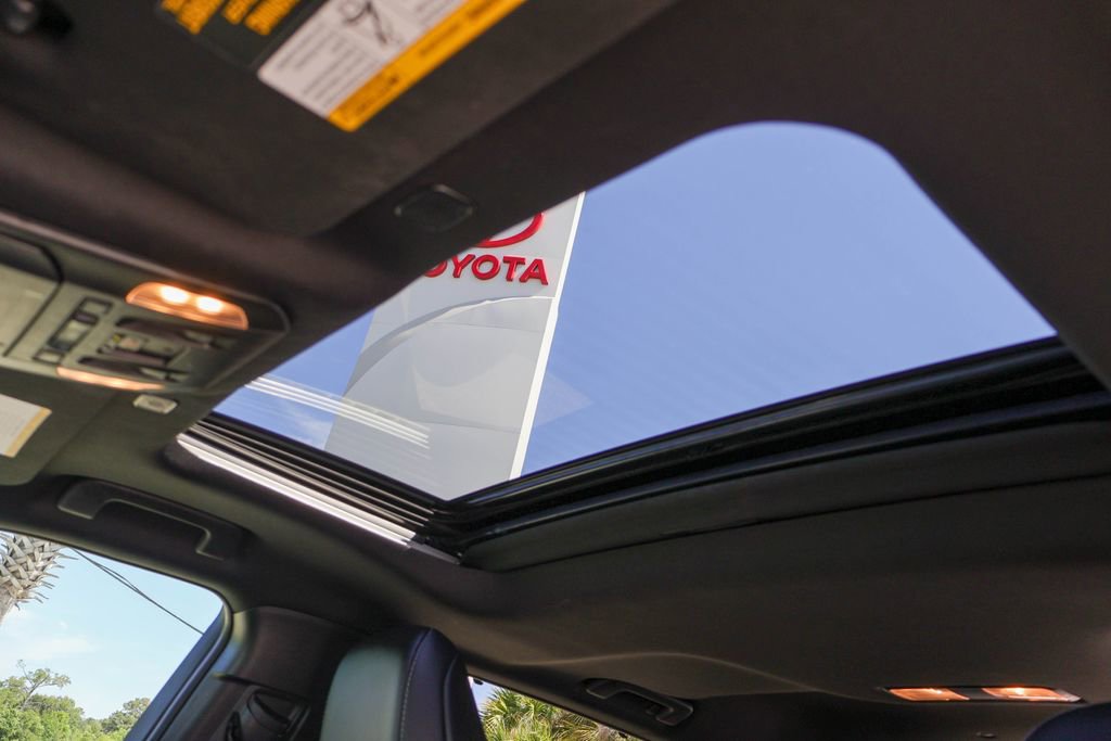 Used 2024 Toyota Highlander XSE FWD image 13