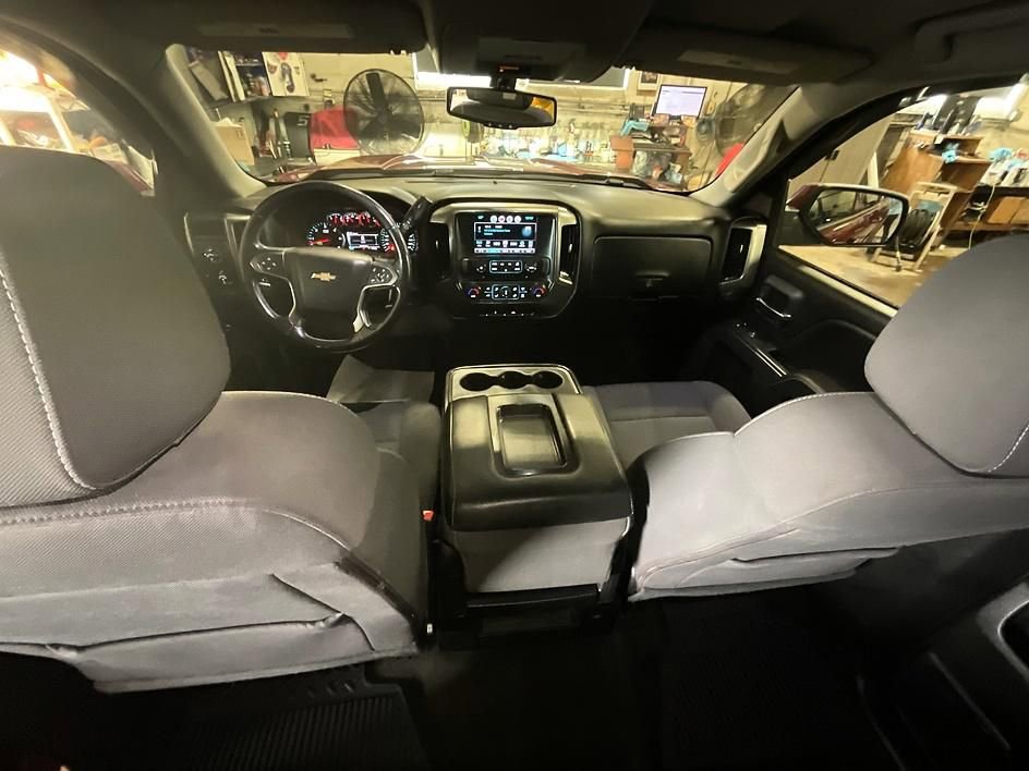 Used 2018 Chevrolet Silverado 1500 LT w/ All Star Edition AWD/4WD image 3