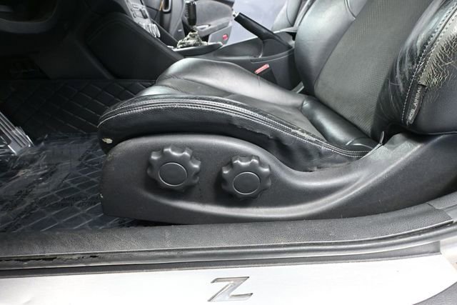 Used 2009 Nissan 370Z Touring RWD image 20