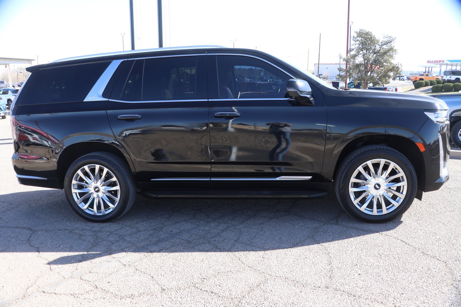 Used 2021 Cadillac Escalade Premium Luxury image 8