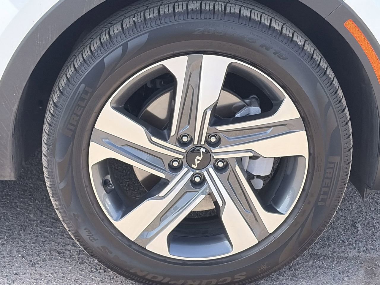 Certified 2023 Kia Sorento SX Prestige AWD/4WD image 9