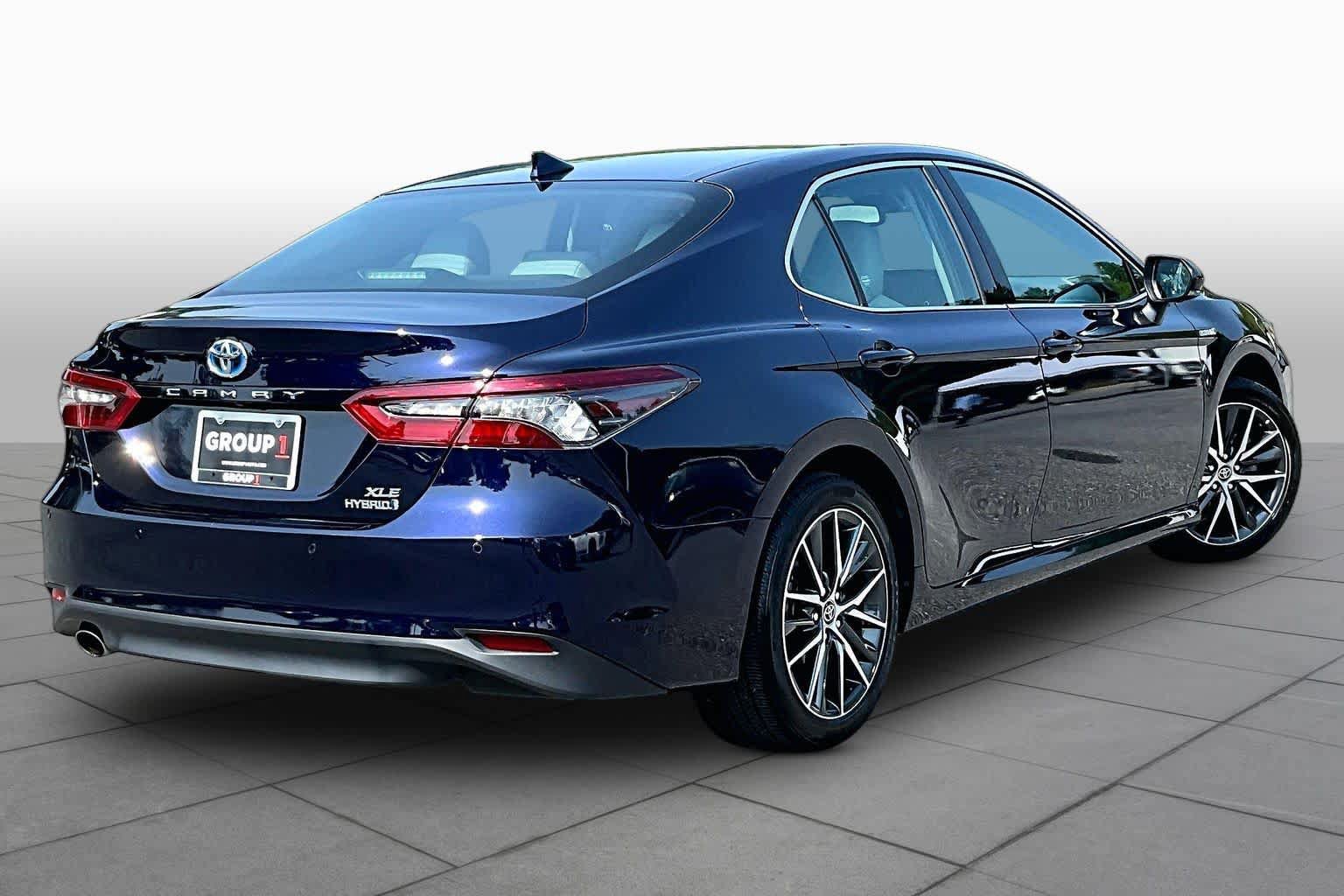 Used 2021 Toyota Camry XLE w/ Navigation Upgrade Package FWD image 13