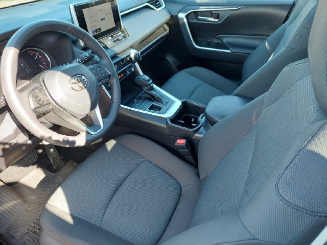 Used 2025 Toyota RAV4 XLE w/ Convenience Package AWD/4WD image 9