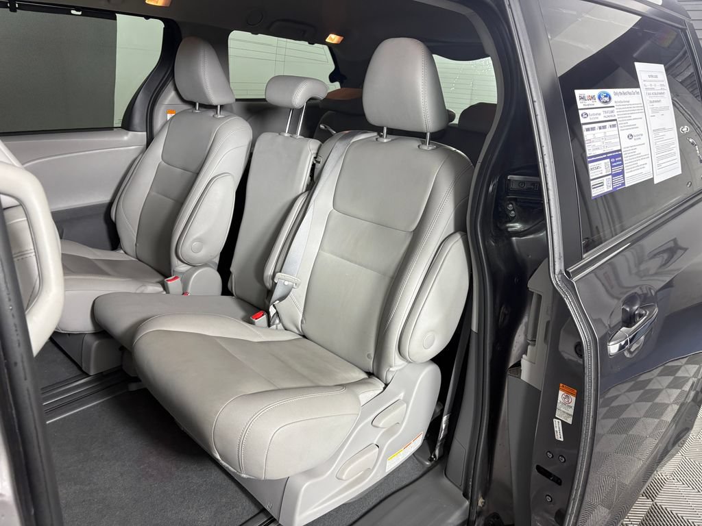 Used 2020 Toyota Sienna XLE FWD image 29