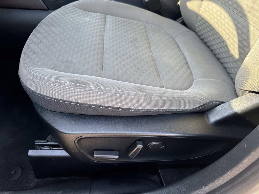 Used 2021 Ford Escape SE image 16