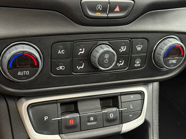 Used 2023 GMC Terrain SLT w/ Elevation Edition image 15