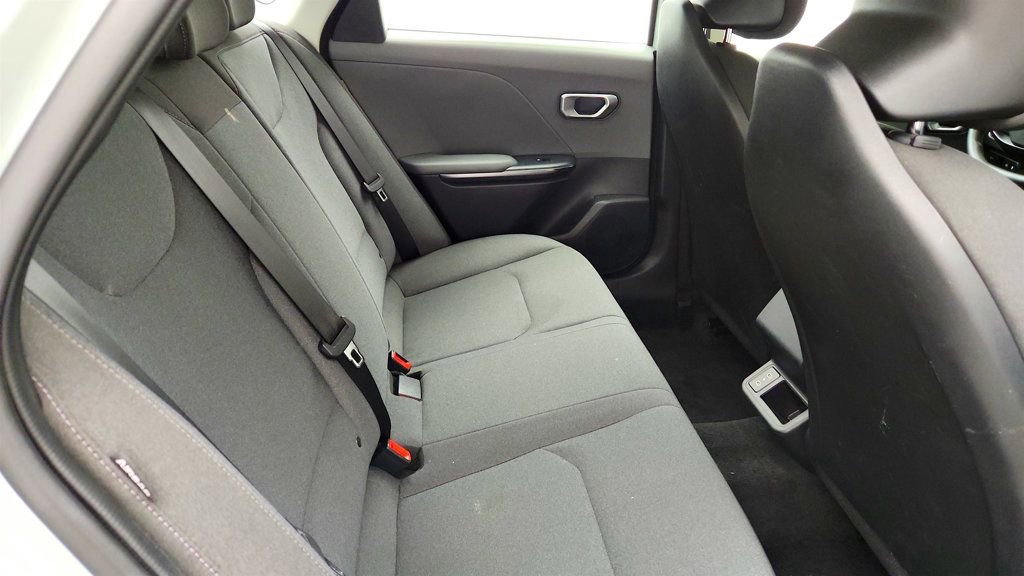 Used 2025 Kia K4 FWD image 22