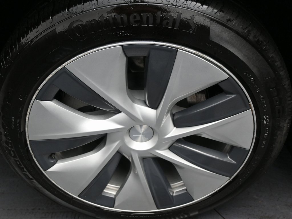 Used 2021 Tesla Model Y Long Range image 38