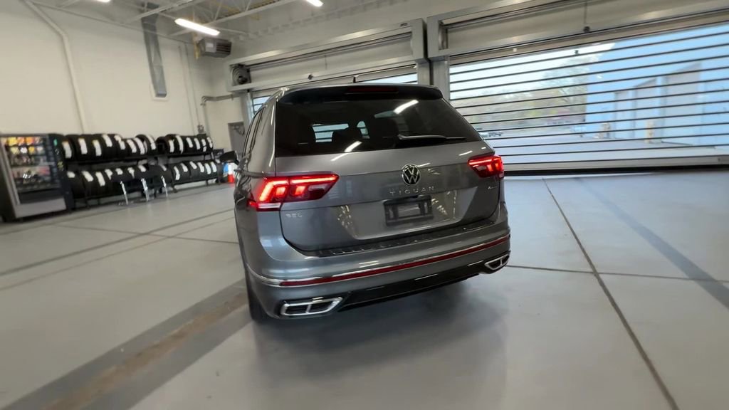 Used 2023 Volkswagen Tiguan SEL R-Line AWD/4WD image 11