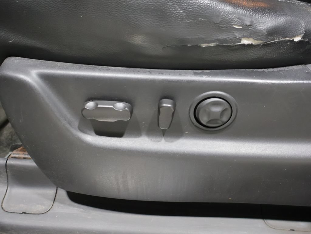 Used 2013 Chevrolet Avalanche LTZ AWD/4WD image 14