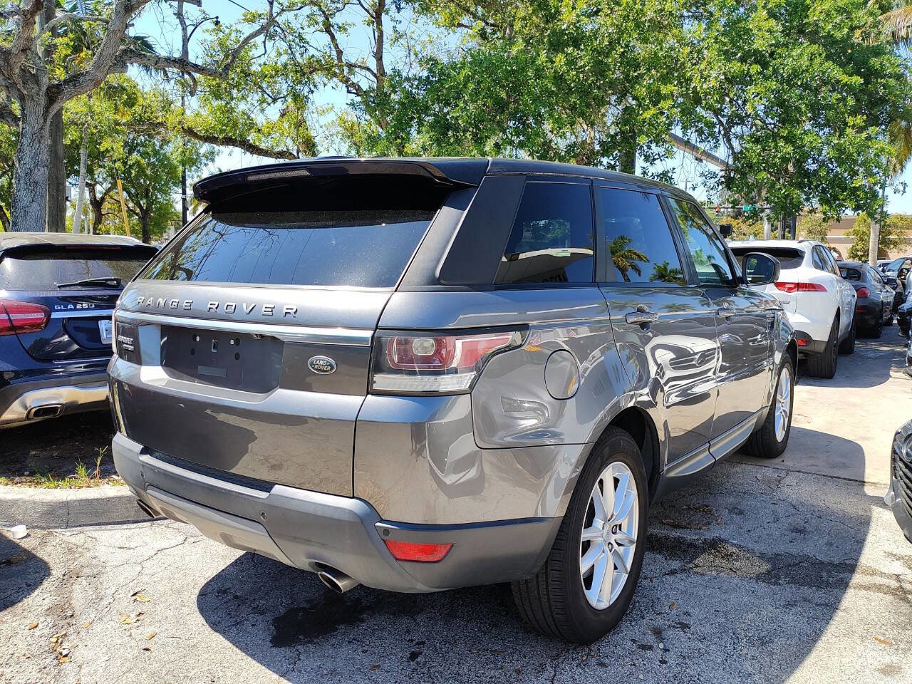 Used 2015 Land Rover Range Rover Sport SE image 11