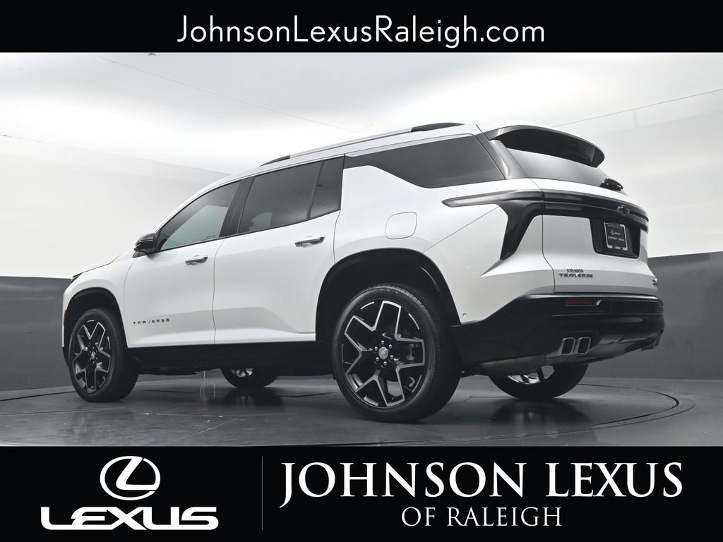 Used 2025 Chevrolet Traverse High Country FWD image 17