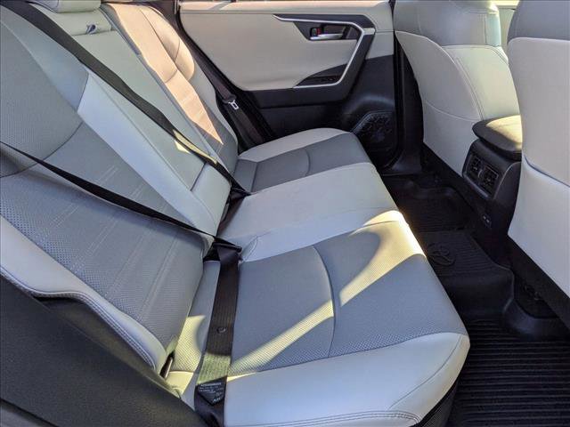 Used 2022 Toyota RAV4 Limited image 18