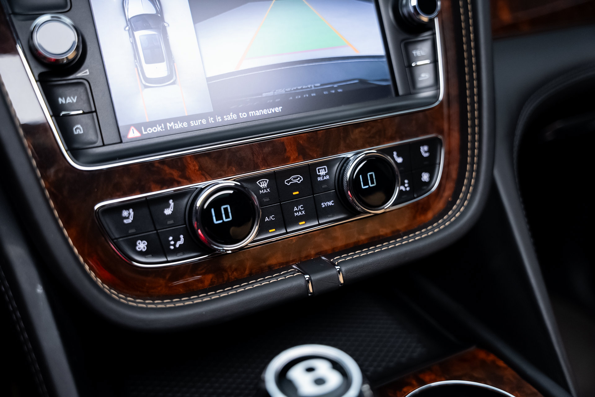 Used 2018 Bentley Bentayga AWD/4WD image 50
