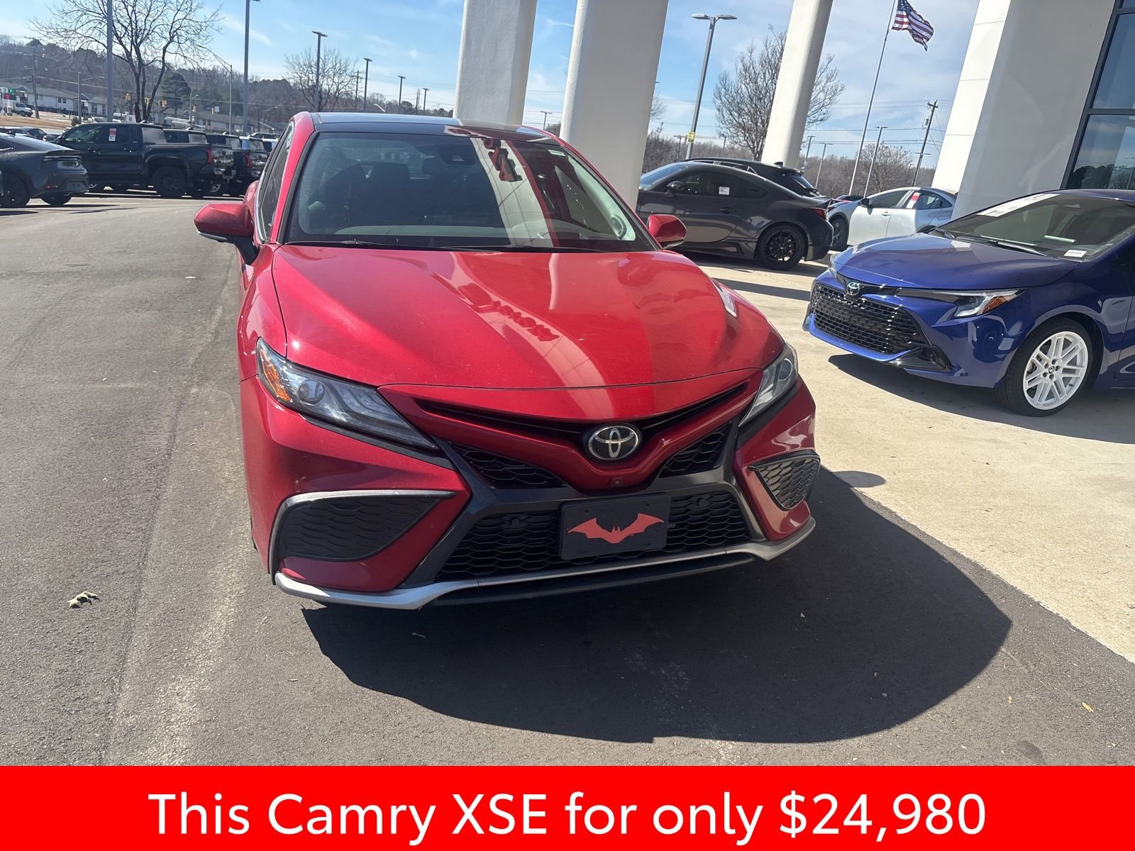 Used 2022 Toyota Camry XSE image 3