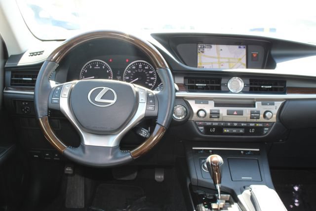 Used 2015 Lexus ES 350 w/ Premium Package FWD image 14