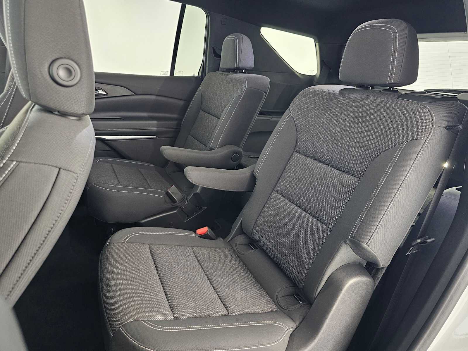 Used 2025 Chevrolet Traverse LT FWD image 19
